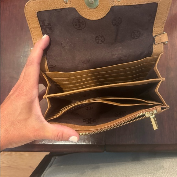 Tory Burch wallet on a chain - Picture 2 of 3